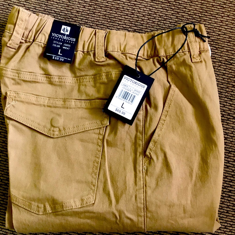 Mens Joggers. Deep khaki with cargo pockets. NWT from smoke-free home.